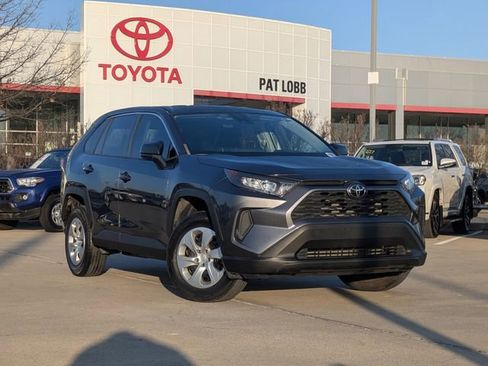 Used 2022 Toyota RAV4 LE image 2