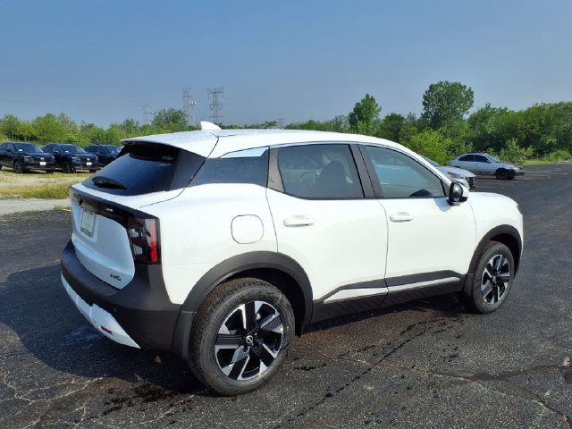 Used 2025 Nissan Kicks SV AWD/4WD image 3