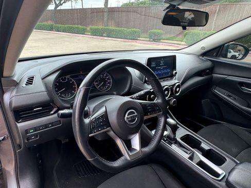 Used 2022 Nissan Sentra SV FWD image 19