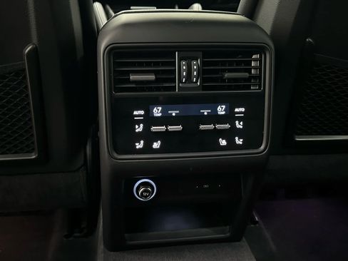 Used 2024 Porsche Cayenne AWD/4WD image 42