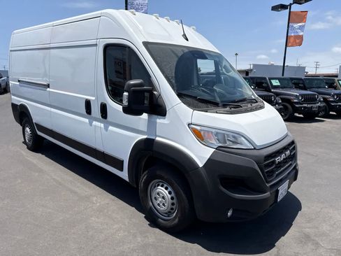 Used 2025 RAM ProMaster 2500 w/ Convenience Group FWD image 8