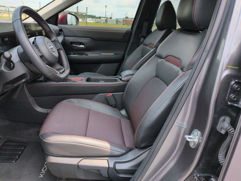 Used 2025 Nissan Kicks SR w/ Illumination Package FWD image 15