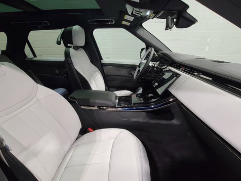 New 2026 Land Rover Range Rover Sport Dynamic SE AWD/4WD image 14