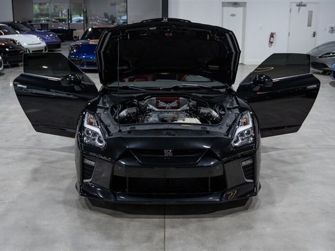 Used 2021 Nissan GT-R Premium AWD/4WD image 36