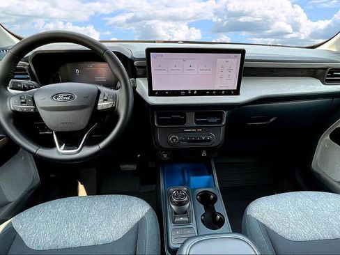 Used 2025 Ford Maverick XLT w/ XLT Luxury Package AWD/4WD image 10