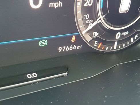 Used 2019 Volkswagen Tiguan SEL image 14