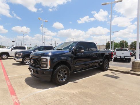 Used 2023 Ford F250 Lariat w/ Lariat Ultimate Package AWD/4WD image 2