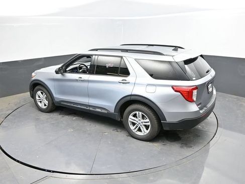 Used 2024 Ford Explorer XLT w/ Equipment Group 202A AWD/4WD image 43