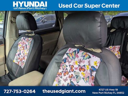 Used 2012 Hyundai Veracruz Limited w/ Navigation Pkg FWD image 3