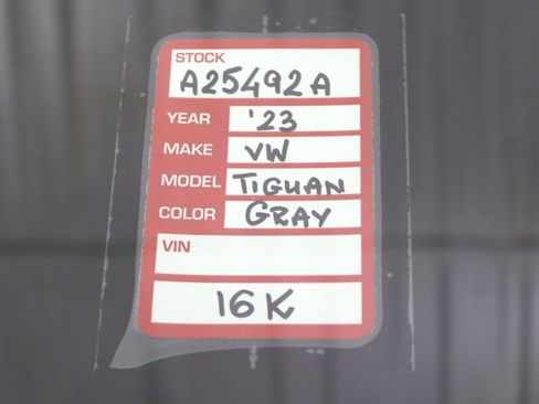 Used 2023 Volkswagen Tiguan SEL R-Line image 28
