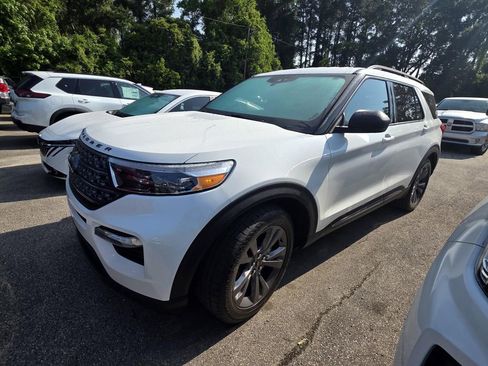 Used 2021 Ford Explorer XLT w/ Equipment Group 202A RWD image 4