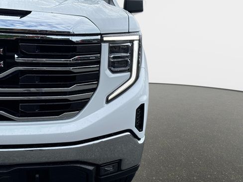Used 2025 GMC Sierra 1500 SLT AWD/4WD image 11
