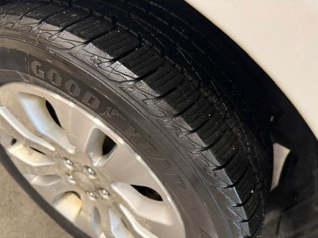 Used 2009 Subaru Outback 2.5i Limited AWD/4WD image 29