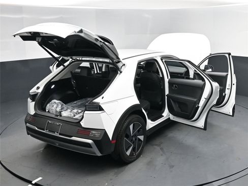 New 2026 Hyundai Ioniq 5 SEL image 17