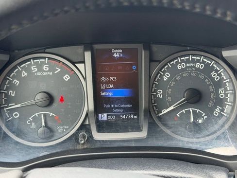 Used 2018 Toyota Tacoma TRD Sport w/ Technology Package image 23