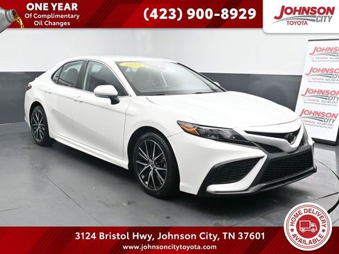 Used 2023 Toyota Camry SE image 1