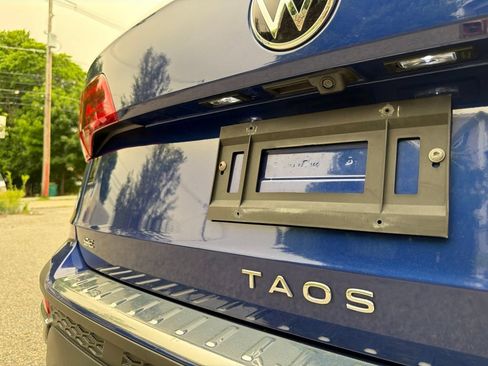 Used 2022 Volkswagen Taos SE FWD image 10