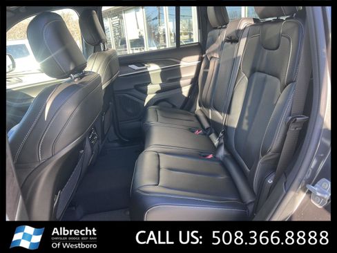 New 2025 Jeep Grand Cherokee Limited image 12