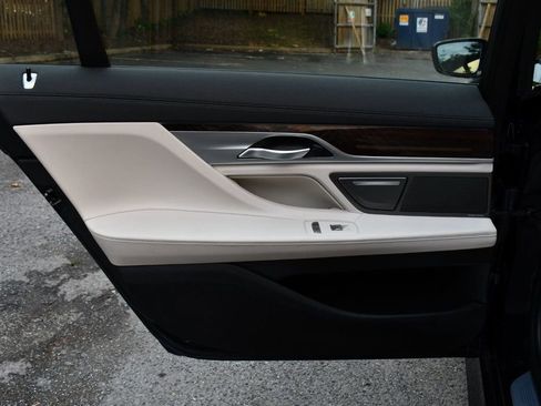 Used 2022 BMW 750i xDrive 750i xDrive w/ M Sport Package image 49