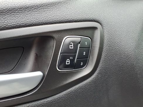 Used 2017 Ford Escape Titanium FWD image 10