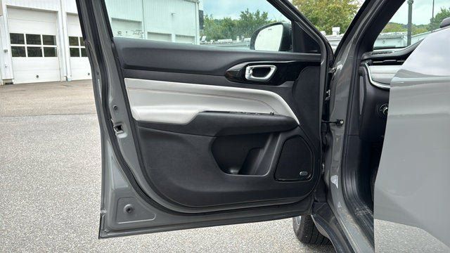 Certified 2023 Jeep Compass Limited w/ Sun and Sound Group AWD/4WD image 12