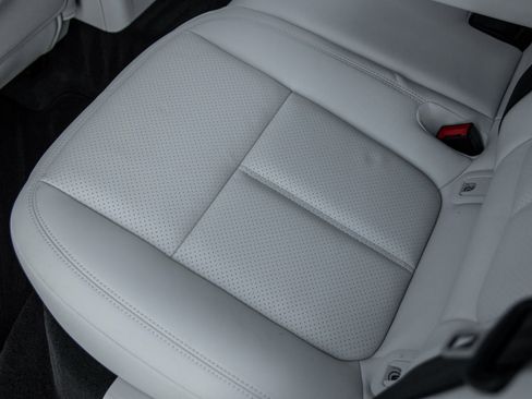 New 2026 Porsche Macan image 33