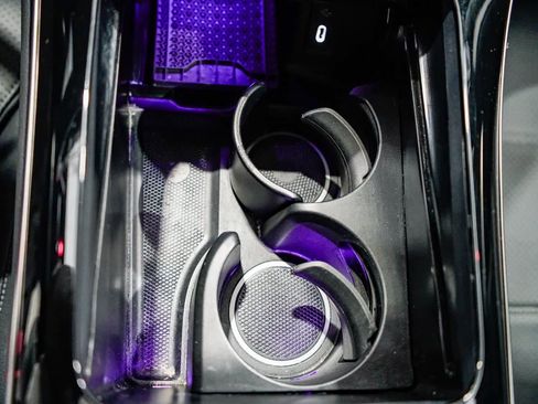 Used 2025 Mercedes-Benz GLC 300 image 21