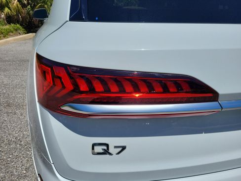 Used 2021 Audi Q7 3.0T Premium Plus w/ Premium Plus Package AWD/4WD image 10