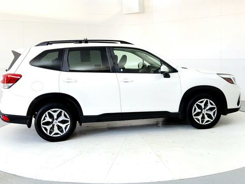 Used 2019 Subaru Forester Premium AWD/4WD image 6