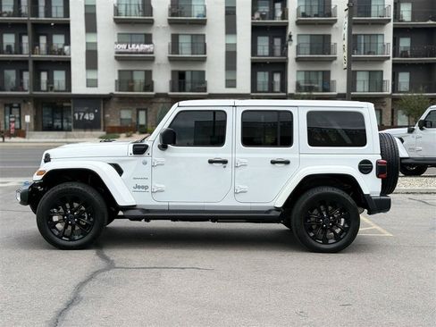 Used 2024 Jeep Wrangler Unlimited Sahara w/ Technology Group AWD/4WD image 4