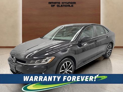 Used 2025 Volkswagen Jetta SE image 1