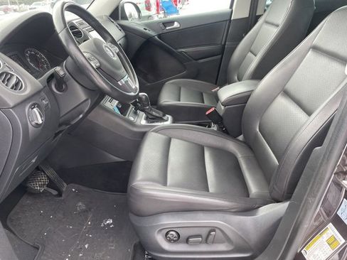Used 2016 Volkswagen Tiguan SE image 12