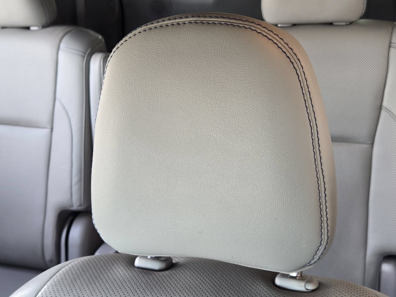 Used 2016 Toyota Highlander Limited FWD image 25