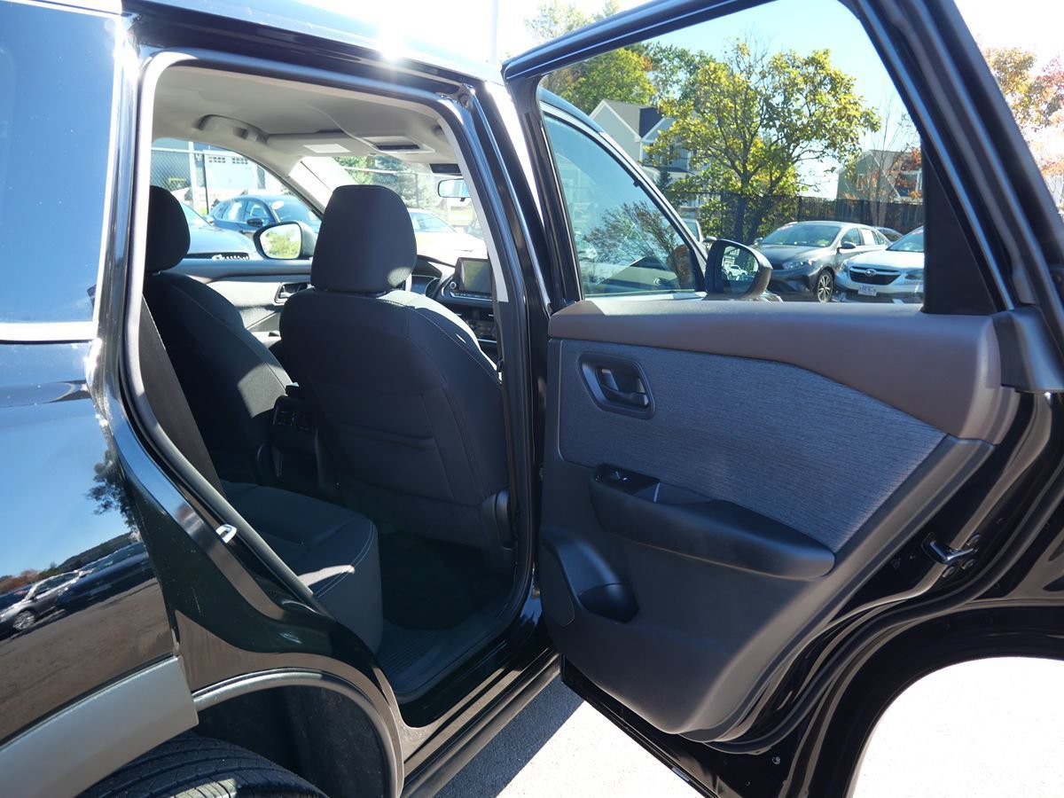 Used 2023 Nissan Rogue S AWD/4WD image 31