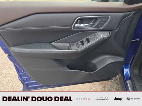 Used 2023 Nissan Rogue Platinum w/ Platinum Premium Package FWD image 11