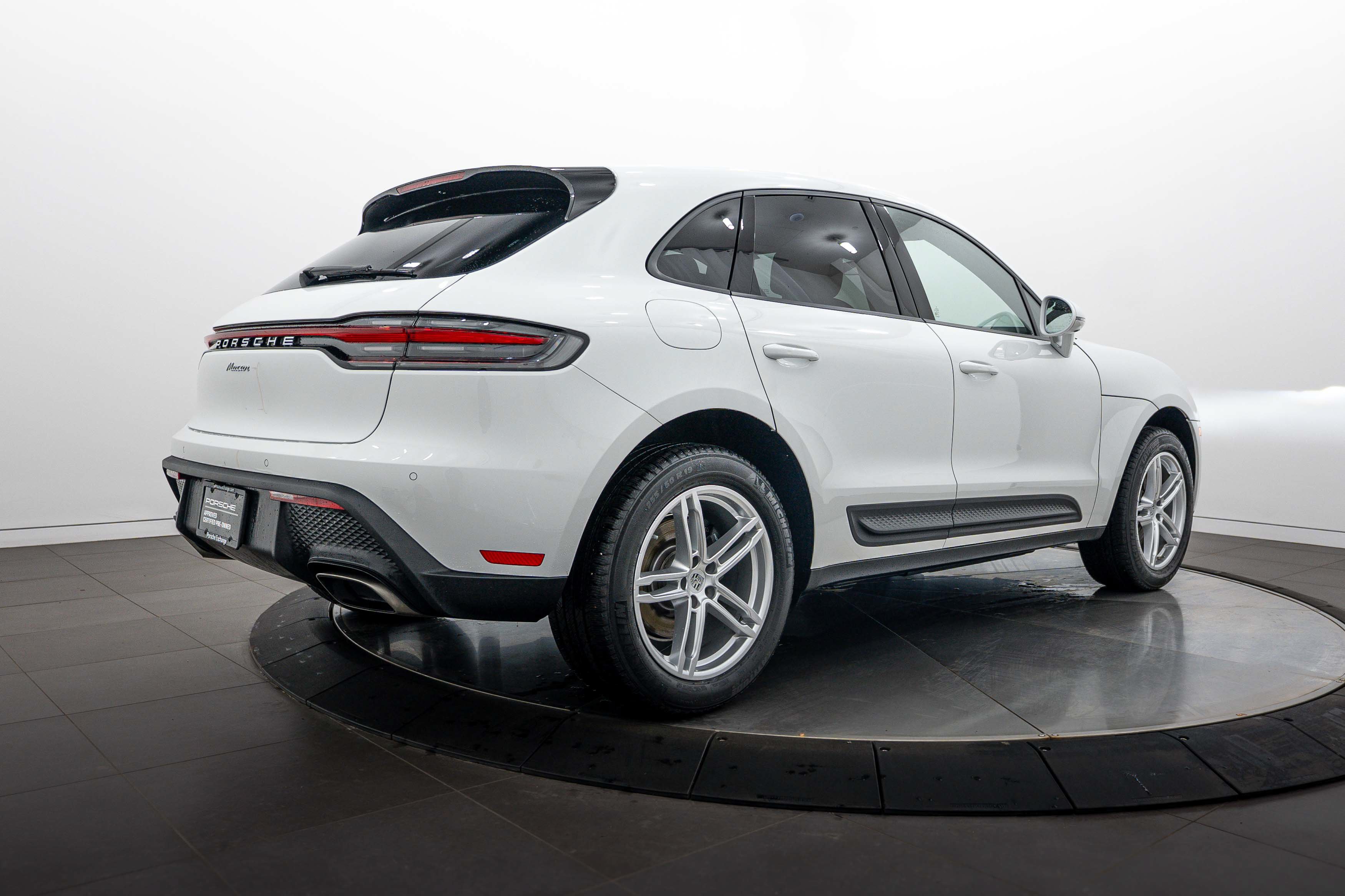 Certified 2026 Porsche Macan AWD/4WD image 7