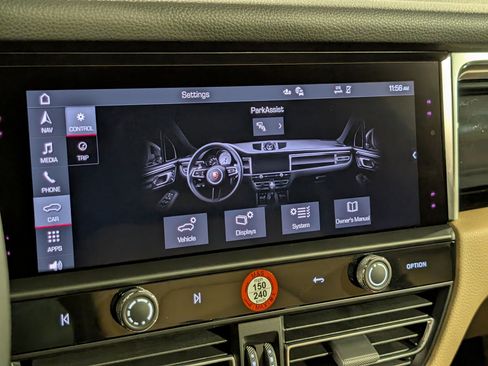 Certified 2025 Porsche Macan image 35