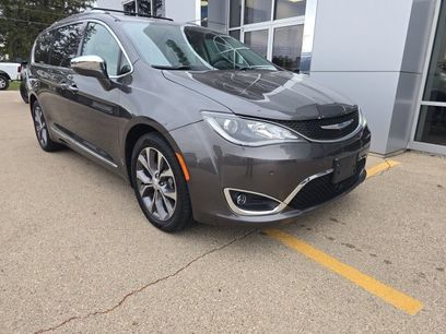 Used 2017 Chrysler Pacifica Limited w/ UConnect Theater Package