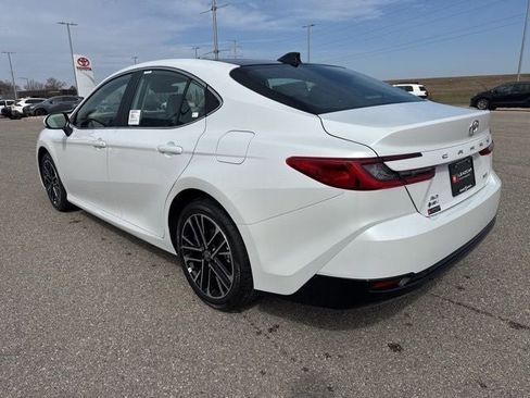 Used 2026 Toyota Camry XLE image 8