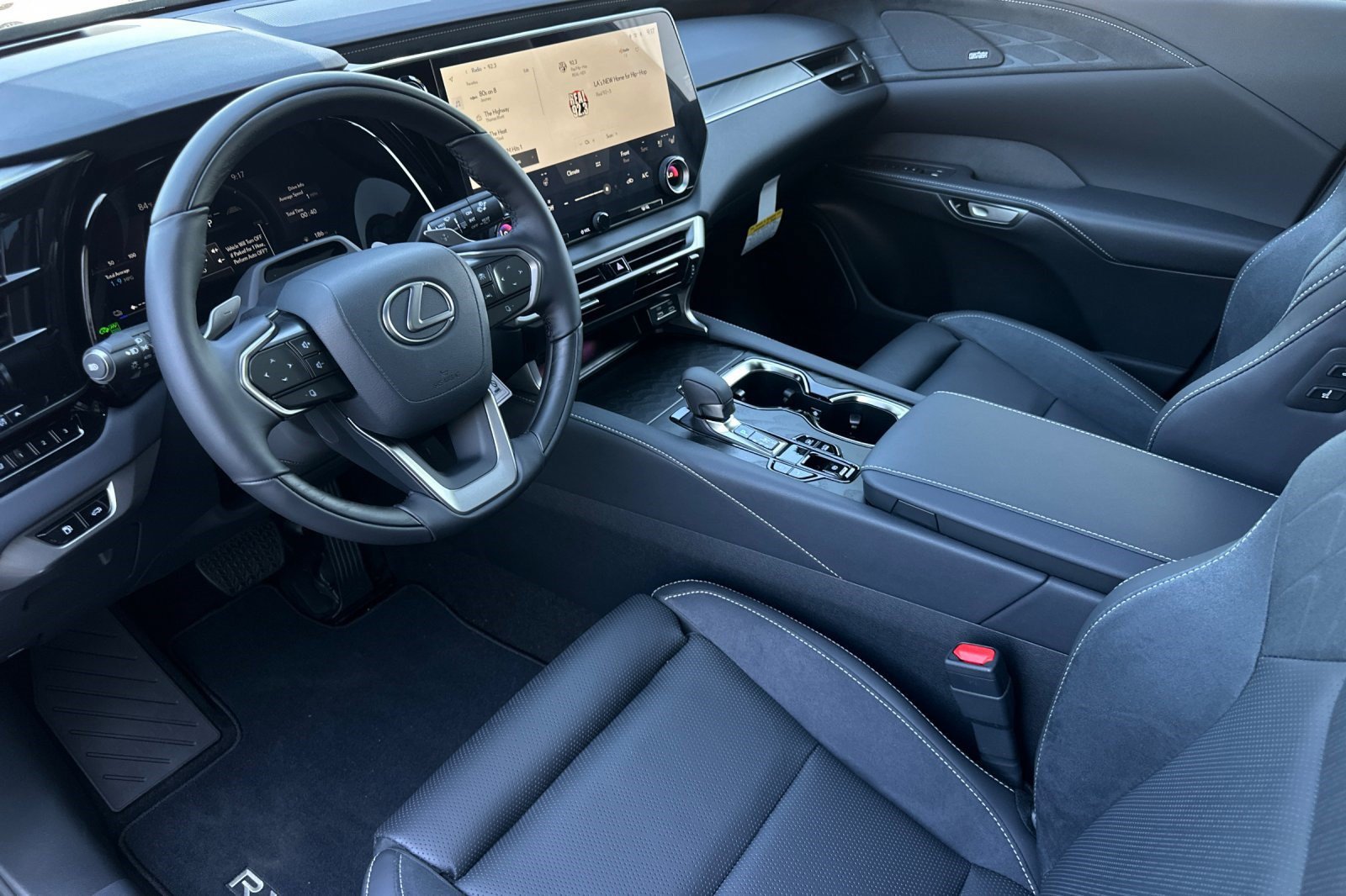New 2026 Lexus RX 450h AWD w/ Convenience Package image 4
