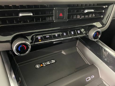 New 2026 Chevrolet Suburban High Country image 8