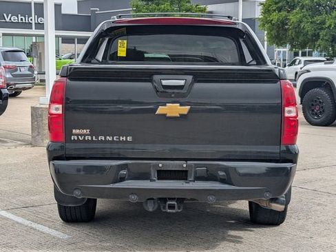 Used 2013 Chevrolet Avalanche LTZ image 5