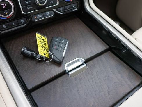 Used 2022 GMC Yukon Denali w/ Denali Premium Package AWD/4WD image 27