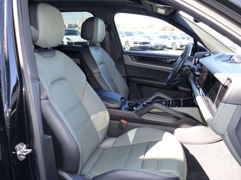 Certified 2025 Porsche Cayenne S AWD/4WD image 28
