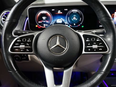 Used 2020 Mercedes-Benz GLB 250 w/ Premium Package image 12