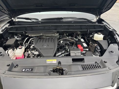 Used 2023 Toyota Highlander L image 39