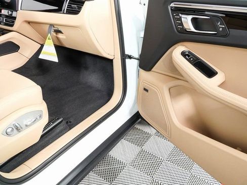 New 2026 Porsche Macan image 27