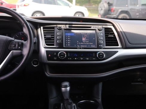 Used 2015 Toyota Highlander XLE AWD/4WD image 29