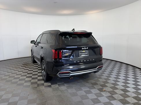 Certified 2022 Kia Sorento EX w/ Panoramic Sunroof Package image 8