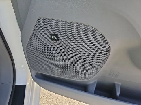 Used 2011 Toyota Sienna XLE image 23